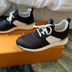 Lousi Vuitton Women Shoes